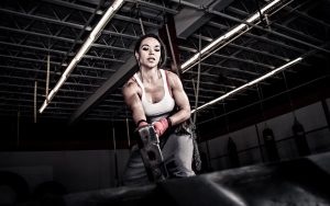 crossfit-girl-hammer-workout-wallpaper
