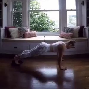 fit-girl-home-workout