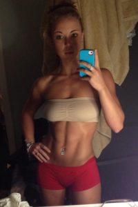 hot-fit-blonde-selfie