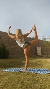 thick-fit-babe-yoga-shorts